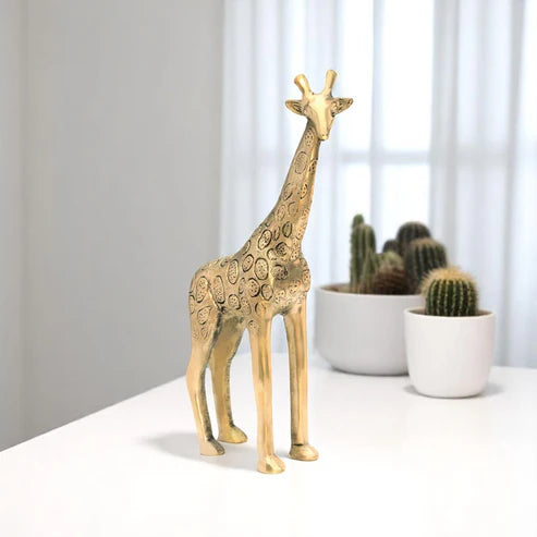 🦒 Golden Giraffe Showpiece – Symbol of Vision, Growth & Balance (23 × 8 cm)
