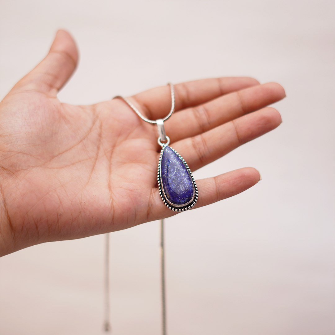 Natural Lapis Lazuli Teardrop Pendant — प्राकृतिक लैपिस लाजुली पेंडेंट