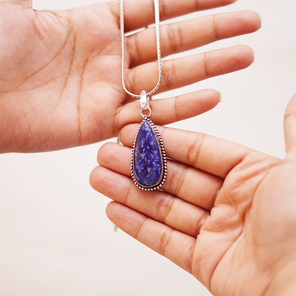 Natural Lapis Lazuli Teardrop Pendant — प्राकृतिक लैपिस लाजुली पेंडेंट