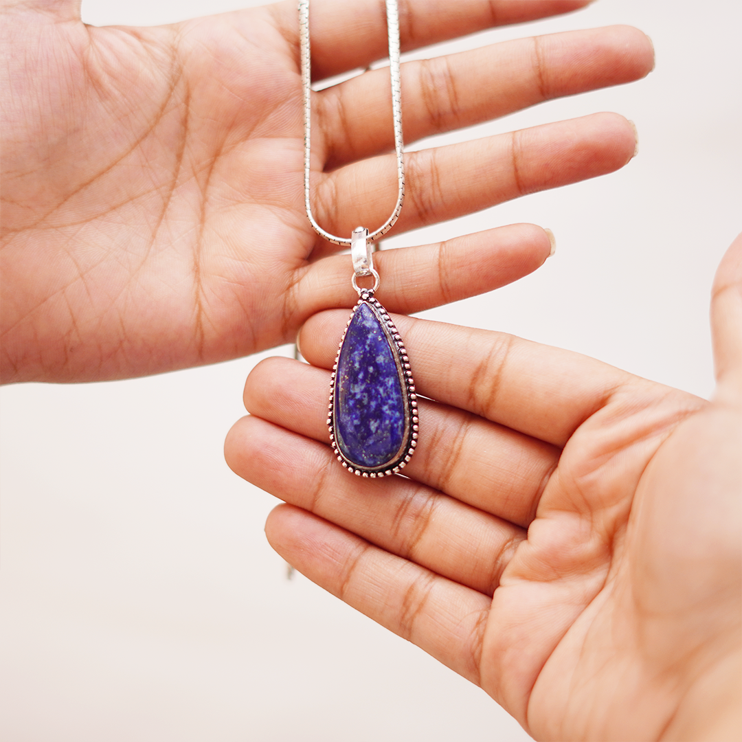 Natural Lapis Lazuli Teardrop Pendant — प्राकृतिक लैपिस लाजुली पेंडेंट