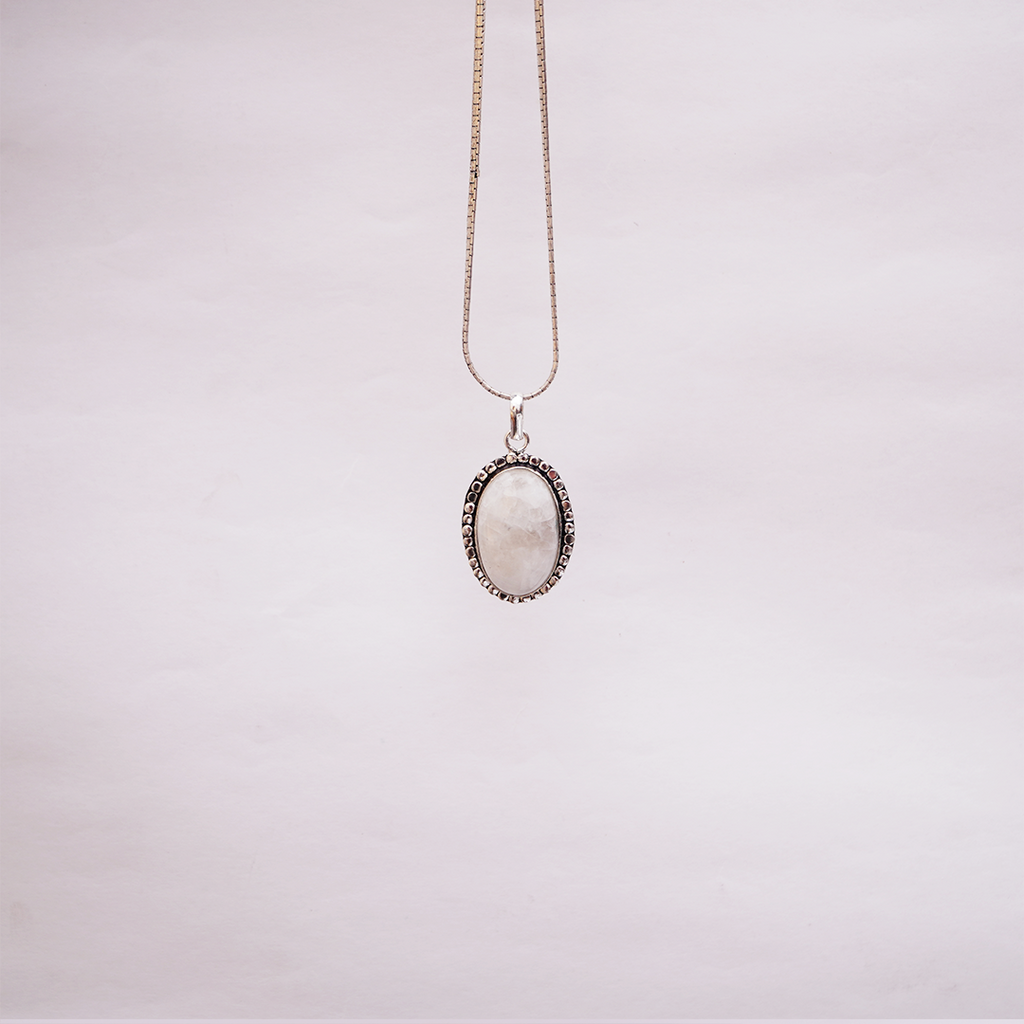 Moonstone Pendant | चंद्रमणि पेंडेंट