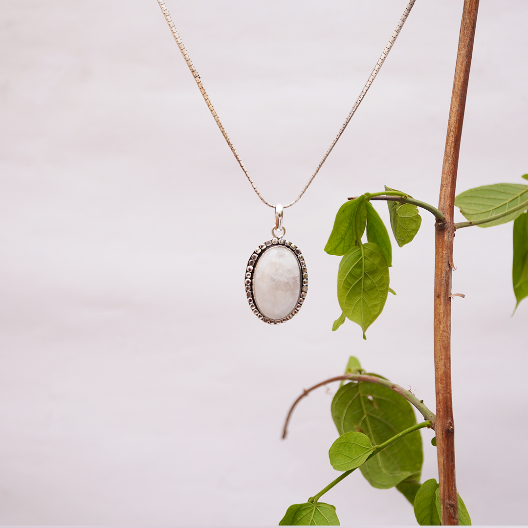 Moonstone Pendant | चंद्रमणि पेंडेंट