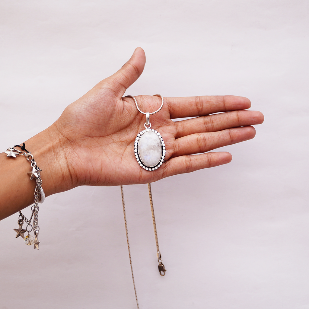 Moonstone Pendant | चंद्रमणि पेंडेंट