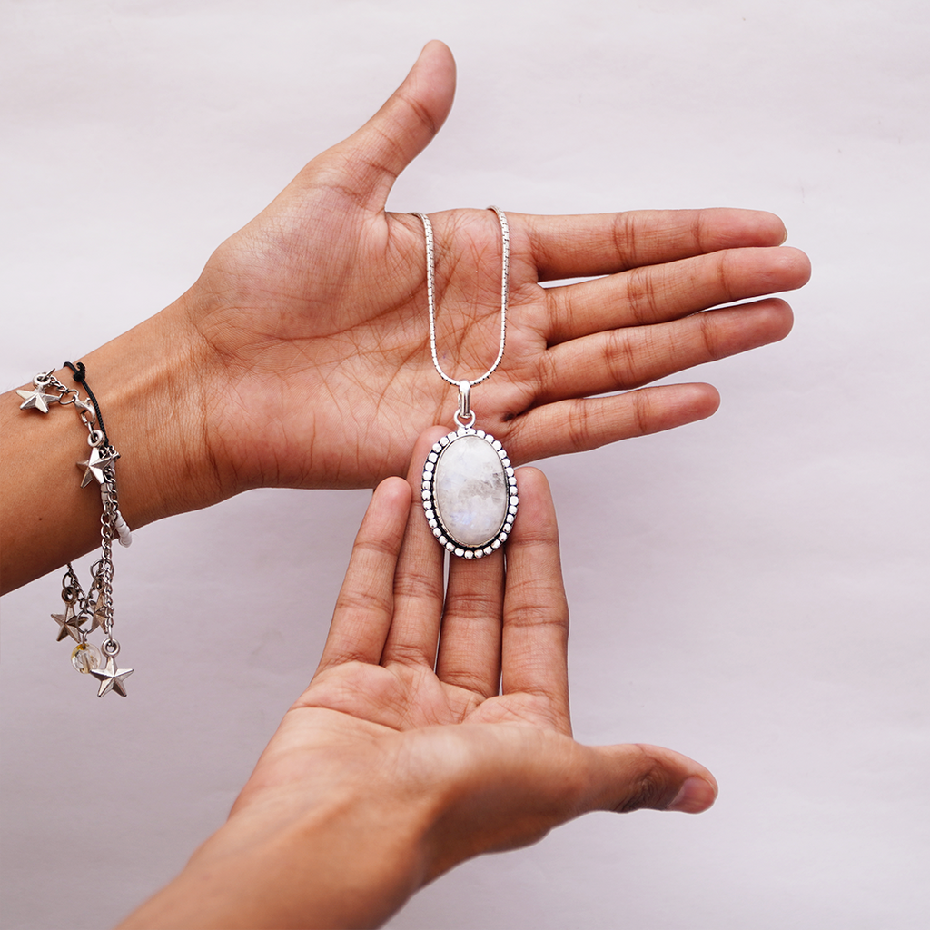 Moonstone Pendant | चंद्रमणि पेंडेंट