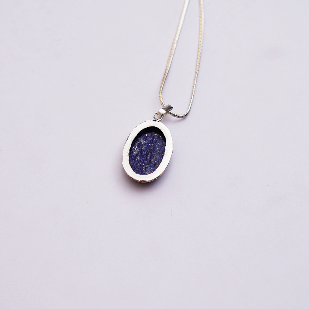 Natural Lapis Lazuli Pendant — प्राकृतिक लैपिस लाजुली पेंडेंट