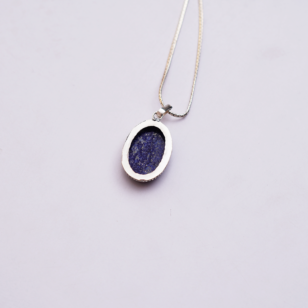 Natural Lapis Lazuli Pendant — प्राकृतिक लैपिस लाजुली पेंडेंट