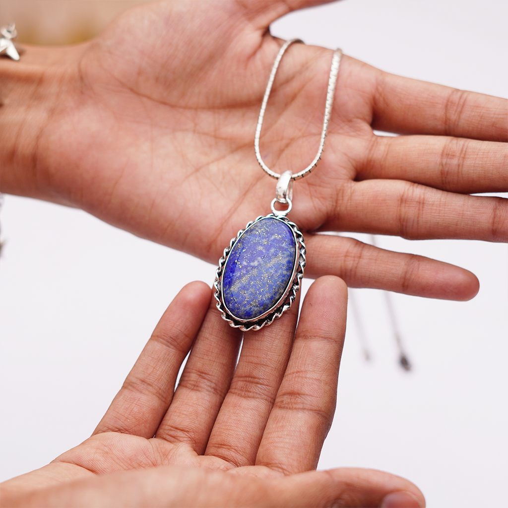 Natural Lapis Lazuli Pendant — प्राकृतिक लैपिस लाजुली पेंडेंट