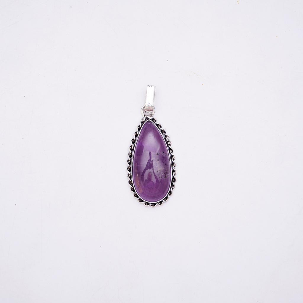 Natural Amethyst Pendant — प्राकृतिक जामुनिया (अमेथिस्ट) पेंडेंट