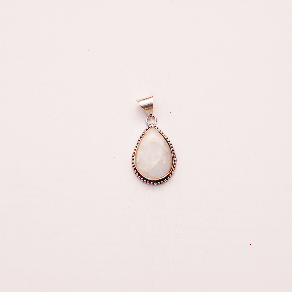 Natural Moonstone Teardrop Pendant — प्राकृतिक चंद्रकांत मणि पेंडेंट
