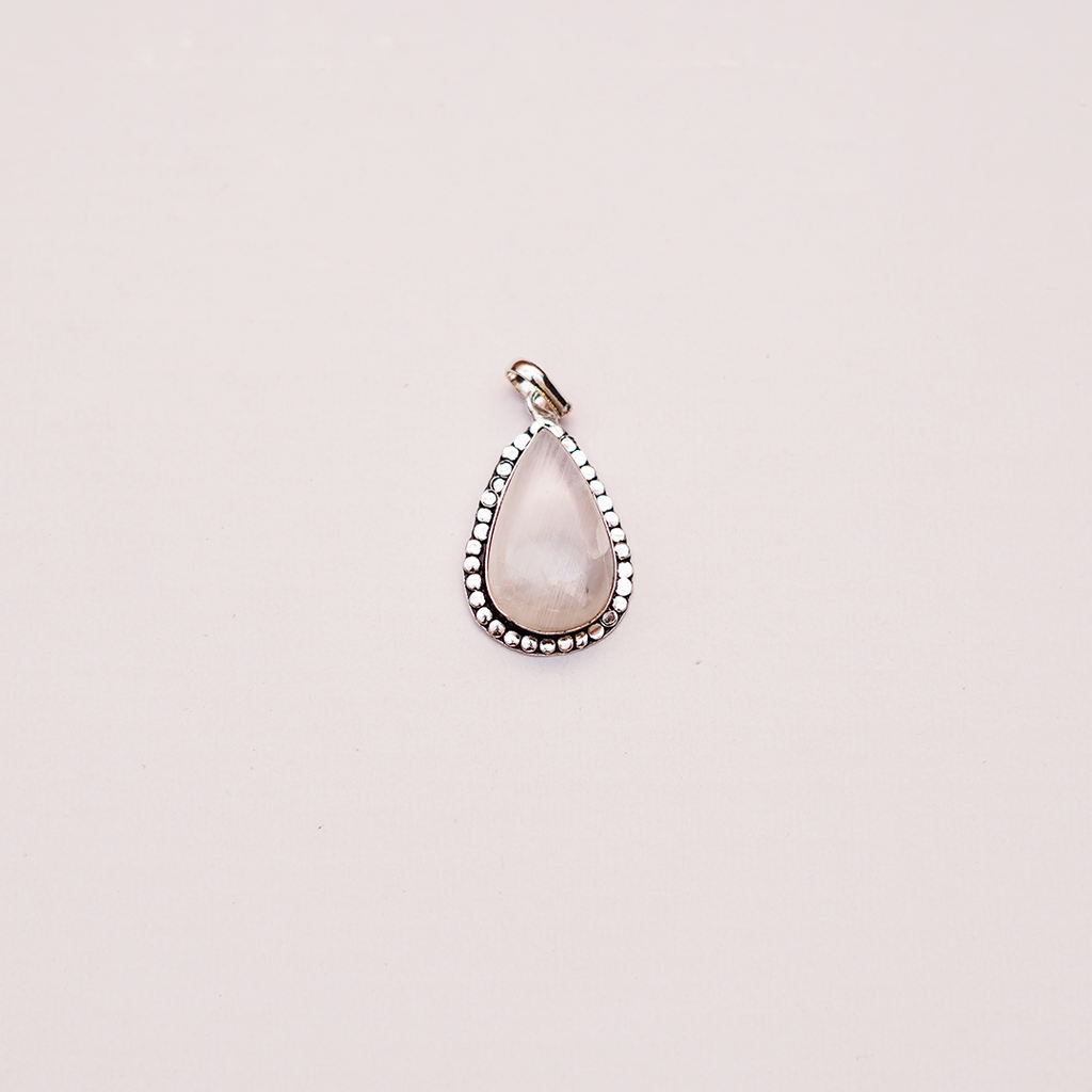 Natural Moonstone Teardrop Pendant — प्राकृतिक चंद्रकांत मणि पेंडेंट