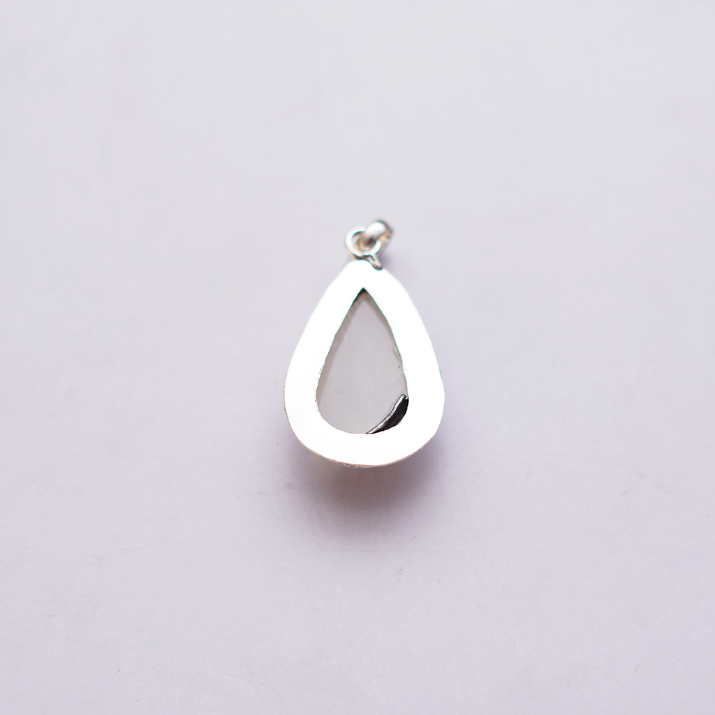 Natural Moonstone Teardrop Pendant — प्राकृतिक चंद्रकांत मणि पेंडेंट
