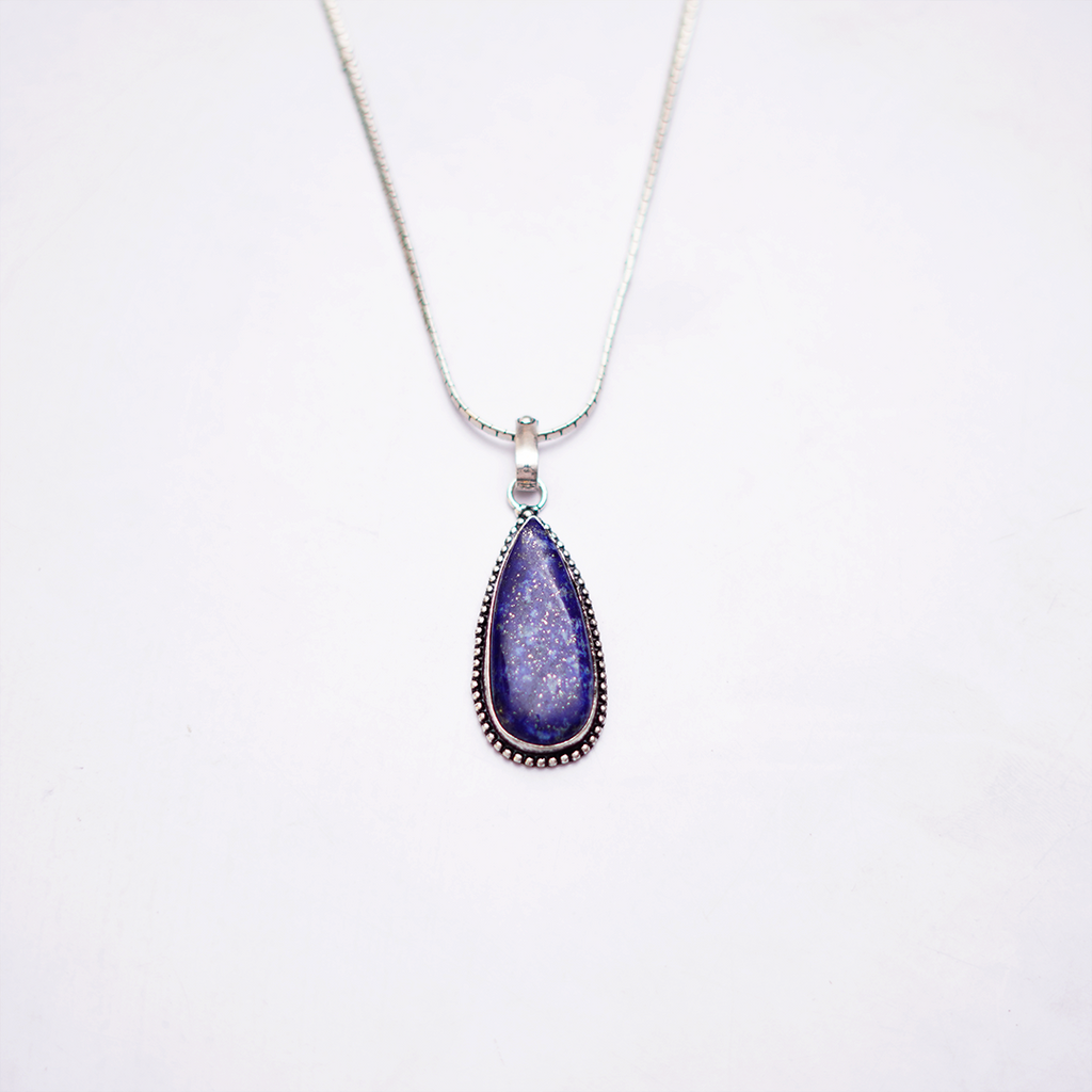 Natural Lapis Lazuli Teardrop Pendant — प्राकृतिक लैपिस लाजुली पेंडेंट