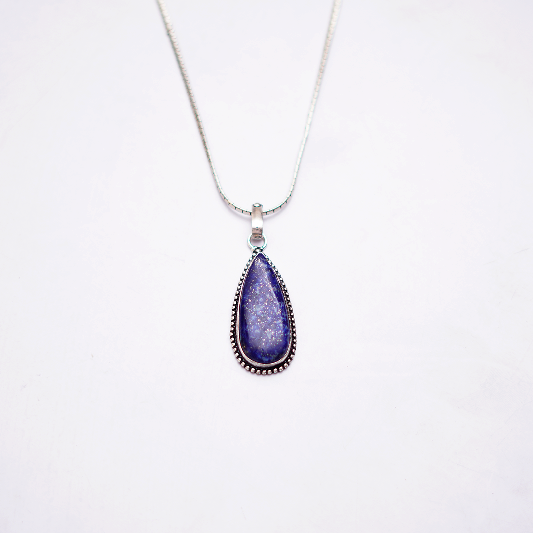 Natural Lapis Lazuli Teardrop Pendant — प्राकृतिक लैपिस लाजुली पेंडेंट