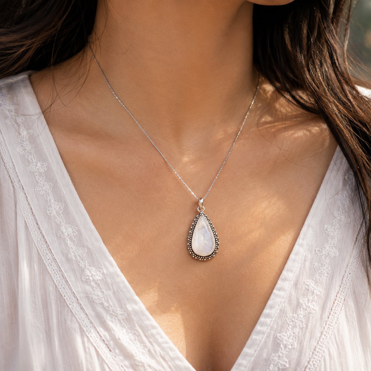 Natural Moonstone Teardrop Pendant — प्राकृतिक चंद्रकांत मणि पेंडेंट