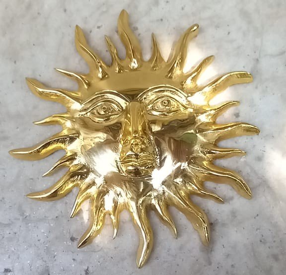 ☀️ Golden Big Sun Wall Hanging – Symbol of Energy, Prosperity & Positivity (26 × 26 cm)